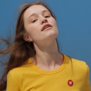 Our #dscvr2018 artist Sigrid keeps the momentum going with a new video for her crazy catchy dance track "Strangers" http://vevo.ly/tCDqf1 | Vevo