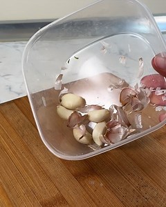 28K views · 32 reactions | Garlic peeling hack | Genius Club | Facebook