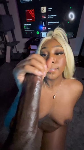 RT @_Novacaneeee_: Happiest with 🍆 down my throat 😌