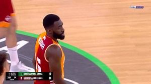 Akwasi Yeboah üçlüğü gönderiyor! @GSBasketbol | Basketbol Süper Ligi