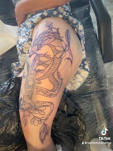 Donna H sat amazing as always 💉🖤🙏 geisha isn’t my work. Next add more flowers 👊💉🖤🙏 | Twinfinity Ink Tattoo studio