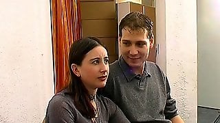 Sodo au bureau pour ce jeune couple amateur francais