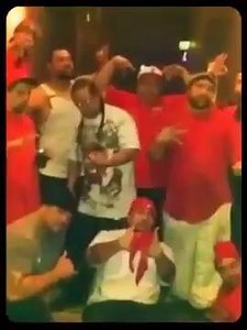 Thông tin về băng nhóm "United Blood Nation (UBN) " Lịch sử United Blood Nation (UBN) được thành lập bởi Omar Portee - ông được biết với biệt danh O.G Mack , người đàn ông này bị bắt vào những năm 1987 với khá nhiều cáo buộc phạm tội . Nhưng cuối cùng ông cũng đả thú tội và chấp nhận bản án của mình ( ông được tại ngoại vào năm 1990 ) . Trong thời gian ăn cơm tù của mình , Mack bị giam tại nhà tù George Motchan . Đây là nơi các tù nhân gốc Latin thống trị , nhà tù này khá là nguy hiểm đối với nh