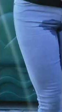 #girlpeepants The girl peed herself while driving