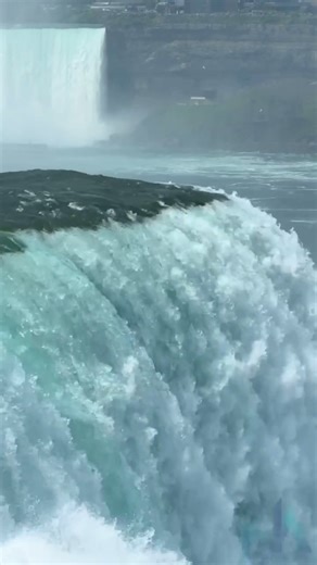 The phenomenal flow of Niagara Falls 🌊 | Niagara Action