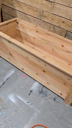 Diy fence picket planter #woodworking #woodworkingproject #woodwork #diyprojects #woodworker #planterbox #planters #gardenproject #flowerbox #gardenbox #diy | Back Forty Craftsman