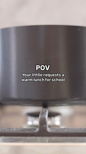 Have a b.box Large Lunchbox and want to send hot lunches to school? The NEW MontiiCo Mini Insulated Food Jars fit perfectly 🙌 https://i.mtr.cool/gwiwhjyuxw #thebentobuzz #lunchboxinspo #warmlunch #bbox #montiico #foodjar | The Bento Buzz