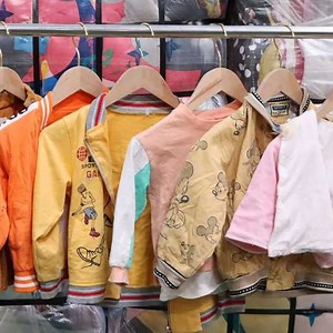 [Hot Item] Vente en gros d'hiver pour bébés vêtements d'occasion 45 Balles vente en gros de mode pour enfants vêtements utilisés