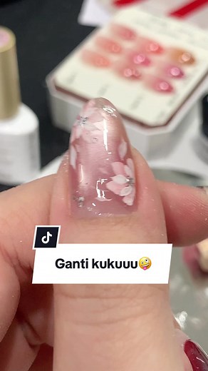 Jempol Kuku Cantik di Nail Salon Makassar