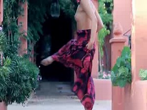 Exotic Princess Undressing And Dancing