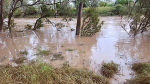 Queensland Central Highlands residents on high alert amid flash floods, heavy rain