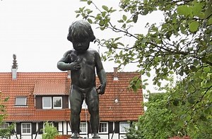 Degerloch: Das schwäbische Manneken Pis kann’s freihändig