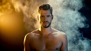 Reiziger Boxer, der die Brust mit: Stockvideos & Filmmaterial (100 % lizenzfrei) 1069431124 | Shutterstock