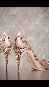 That shoes!! ✨ #ralph&russo #shoes #foryourpage #fyp #fashioninspirations #stilletos #fashion | Tendencias y Diseños Franchetto | Facebook