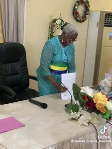 #GABON: CÉLÉBRATION D’UN MARIAGE AU GABON, l’ENTREE SPECTACULAIRE DE LA MAIRESSE MAMAN BRIGITTE MBOUMAH , LORSQUE ON FAIT SON TRAVAIL AVEC AMOUR ÇA DONNE ÇA | Ogooué 241