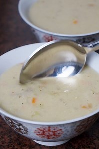 229 reactions · 100 shares | Overload version ng clam chowder sa mga sikat na resto.. #clamchowder #clams #soup #kusinamics #FrenchCuisine #chowder #easyrecipes #homecooking #easycooking #souprecipe | Kusinamics | Facebook