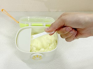 Baby Formula Dispenser Travel on The Go, Baby Formula Containers for Travel Storage, Formula Holder for Travel with Scoop Holder, Baby Milk Powder Dispenser for Baby Formula, BPA Free, 11.2oz