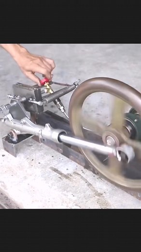 Homemade compressed air engine made from a motorcycle fork | Jonh deere