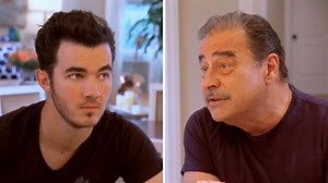 Kevin Jonas vs. Dani's Intrusive Father | "Married to Jonas" (S1, Ep1) | E!
