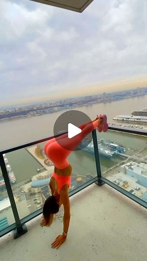 Jen Selter on Instagram: "How long did I hold this position for though?! 👀"