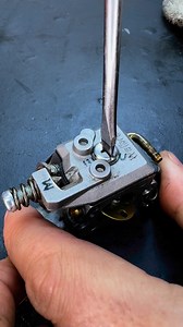 Cum am curatat carburatorul alimentat cu ulei de lanț! #drujba #chainsaw #mecanica | Bogdan Stefan