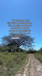 Beso de mujeres mujer — frase sobre karma y amor verdadero