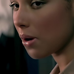 Diary vinyl is available now! Ahhhhhhhhh!!!!! It’s so beautiful !!!!! 😍😍😍 A MUST for your collection. | Alicia Keys