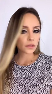 Chicas, les tengo esta idea súper sencilla de maquillaje para año nuevo, para que todas brillemos esa noche,✨ ¡se ve padrísimo, además de que está en tendencia todo lo metalico! 😍😍 ¿Les gusta intentar algo nuevo y locochon en estas ocasiones? ¿o prefieren looks no tan elaborados?, cuéntenme en comentarios 💬 | Kari Delgadillo