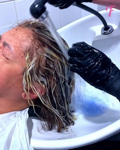 8.8K views · 46 reactions | Nouvelle coiffure et nouveau maquillage pour une femme à la suite d'un relooking complet dans un salon de coiffure. | Fabiosa France | Facebook