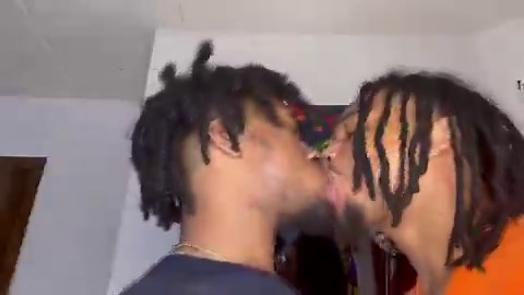 RT @blvxklotus: Kiss Me Like You Mean It😘