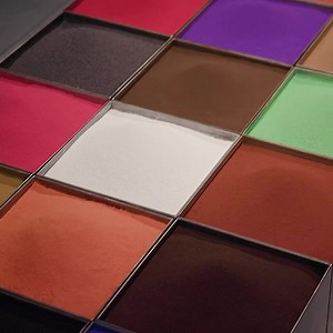 The new ‘Pittura pura luce’, a fascinating artwork by Claudio Parmiggiani on loan from Centre Pompidou 🔍 Consisting of metal boxes filled with pure pigments and spices, it introduces a sensual and ritual note that finds its roots in Yves Klein and Kounellis. The constellation of pure colours evokes both the history of the painting and the captivating universe of aromas and perfumes. Discover it in the Museum Galleries. Collection Centre Pompidou, Paris. Musée national d'art moderne / Centre de 