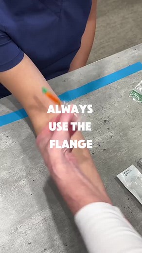 The flange is your best friend!! 🗣️ A common thing we see with students is they get nervous to really commit to the poke. Because of that, they end up going in a little too shallow so when they try to remove or add a tube, the needle slips right out of the vein. Using the flange is key for keeping your needle exactly where you want it and preventing those falling out!