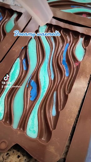 13 reactions | pouring some new dreamy wax bark snap bars. I love a pretty waxmelt pour #waxmeltpouringasmr #asmrvideo #waxmeltshop #litafcandleco #icanthandlecandle #litafwaxmelts | Lit A.F Candle Co. | Facebook