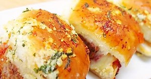 DIY Garlic Bread Meatball Sliders Recipe