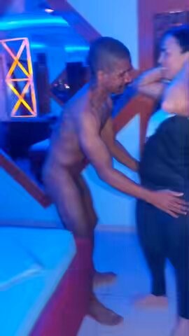 RT @parejasporn: Video completo del encuentro de una esposa cogiendo con una vergota negra por primera vez.