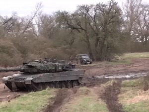 13K views · 609 reactions | Leopard 2 A7V from PzBtl 393 on the Elbe- Wettiner Schwert 2024 #tank #tankleopard | Military Technology | Facebook