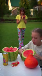 UxU - Hid yummy Gummy worms in a watermelon | UXU