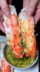 Thick and girthy Alaskan king crab legs with garlic pesto butter😋👌 #crab #kingcrab #crablegs #kingcrablegs #alaskankingcrablegs #seafood #seafoodlover #butter #foodporn #foodgasm | Dongkyuverymuch
