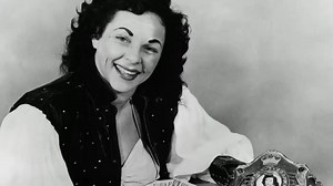 Dark Side of the Ring S01E06 – The Fabulous Moolah