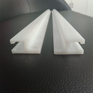 [Hot Item] Custom CNC Machined Plastic UHMW-PE Linear Guide Rail Upe Guide Rail Plastic Part UHMWPE Wear Strip Conveyor Guide Rail
