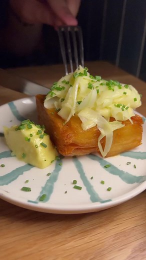 I was invited to try the #vegan discovery menu at Tendril near Oxford Circus, London. I was super impressed and if I was looking for a fancy dinner spot, 45 quid seems pretty decent. | Fat Gay Vegan