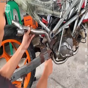 8.1M views · 93K reactions | Lihat bagaimana orang ini membuat sepeda motor bergaya hanya dengan 500 yuan | Sobat Gns | Facebook