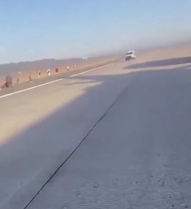 O voo UA1382 da United Airlines, operado pelo A319 com a matrícula N837UA, entre Houston e Nova Iorque teve que ser evacuado depois que foi detetado um incêndio no motor direito da aeronave durante a descolagem! A FAA afirma que a tripulação do voo 1382 da United Airlines teve que interromper a sua decolagem do Aeroporto Intercontinental/Houston George Bush devido a “um problema num dos motores” por volta das 8h35 deste domingo. | Kiosque da Aviação