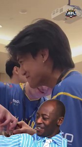 Walang mag aagawan, lahat mabibigyan!🤣 Chichang pinoy hanggang SG!😆 #MLBB #BeyondLegacy #AsianGamesQualifier #AGinSG #ResortsWorldSentosa