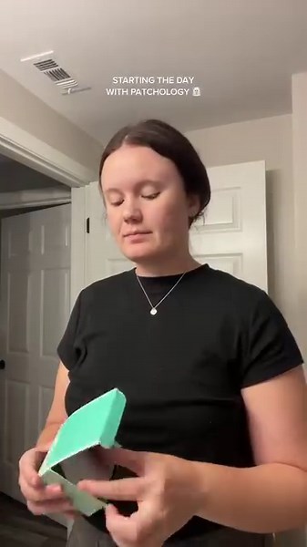 Starting the day with a 5 minute perk-me-up eye gel formulated with caffeine to reduce puffiness and hydrolyzed collagen to improve hydration??? Sign us up   @janalegere #patchology #hydrolyzedcollagen #caffeineskincare #caffeineeyegels #coolingskincare #morningskincare #depuffwithme | Patchology | Facebook