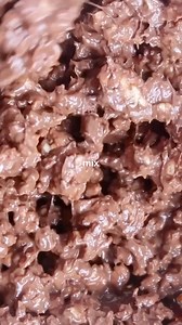 Rice cake hack incoming💡 Follow Vegancuts for more! Full recipe below by Chloe E Vegan Use rice cakes as bases for no-bake slices. This choc jam rice cake slice is easy to make, healthy and tastes AMAZING. 🍫Vegan, refined sugar-free, gluten-free and oil-free option. Recipe: Base: - 5 Thick Rice Cakes - 80g Dark Chocolate - 1/4 Cup powdered peanut butter - 1/4 Cup 2 Tbsp Oat Milk Raspberry Chia Jam: - 1 Cup Frozen Raspberries - 2 Tbsp Chia Seeds - 1 Tbsp Rice Malt Syrup - 1 Tbsp Water Top: - 45