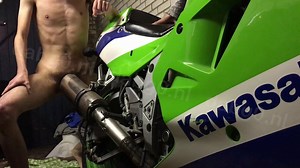 Fucking Kawasaki ZXR 750 motorcycle exhaust