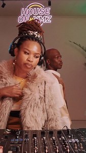 No miss when it comes to best House Music set 🔥 @lochive.dj full mix from @houseofymz now streaming on YouTube 🔗 Hit our YouTube channel to check out all the mixes 🔗 📲 #yomzansi #HOUSEofYMZ | yoMzansi