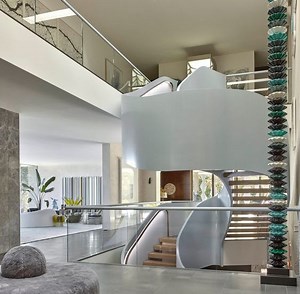 [Hot Item] Commercial Modern Building Interior Metal Curved Staircase Solid Oak Wood Step Spiral Staircase Design