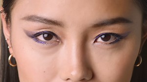 Have some fun with your Christmas makeup this year…. Try this “Purple Rain” makeup look for this holiday celebration! Phyto-Teint Ultra Eclat Vanilla #0 Stylo Lumière Pearly Rose #1 Phyto-Ombre Sparkling Purple #34 Phyto-Khol Star Mystic Purple #6 Mascara So Stretch Deep Black #1 Phyto-Sourcil Design Moka #4 Phyto-Lip Twist Litchi #11 | Sisley Paris